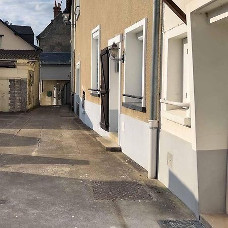 Maison Semi-Troglodyte Avec 4 Velos Rochecorbon Exterior photo