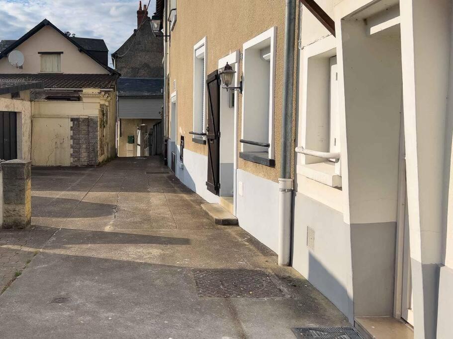 Maison Semi-Troglodyte Avec 4 Velos Rochecorbon Exterior photo
