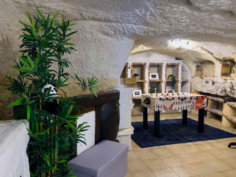 Maison Semi-Troglodyte Avec 4 Velos Rochecorbon Exterior photo
